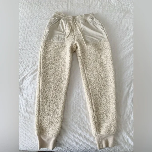Aerie Cream Sherpa Women’s Jogger Pants XS Cozy Neutral Aesthetic - Picture 1 of 14